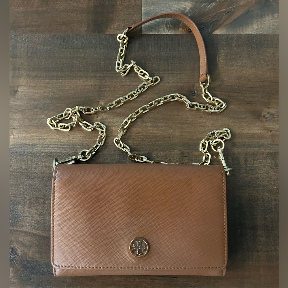 Tan side body Tory Burch bag with gold chain